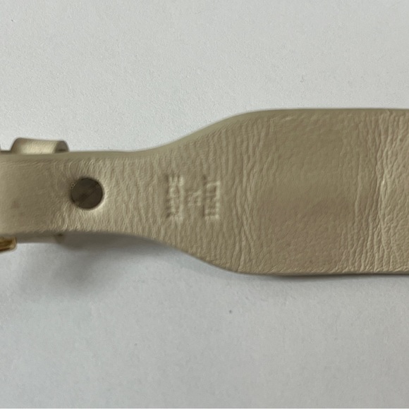 SOLD Valentino Garavani Large Rockstud Leather Bracelet Cream Gold - Picture 6 of 12